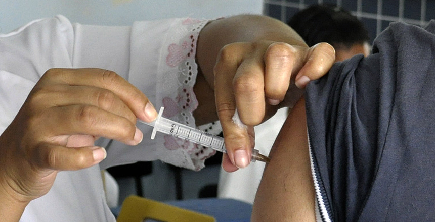 Secretaria de Saúde vacina pessoas até 21 anos na próxima semana