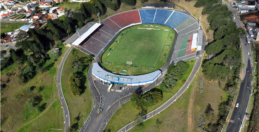 Estádio Mário Helênio recebe primeira partida sob atual gestão