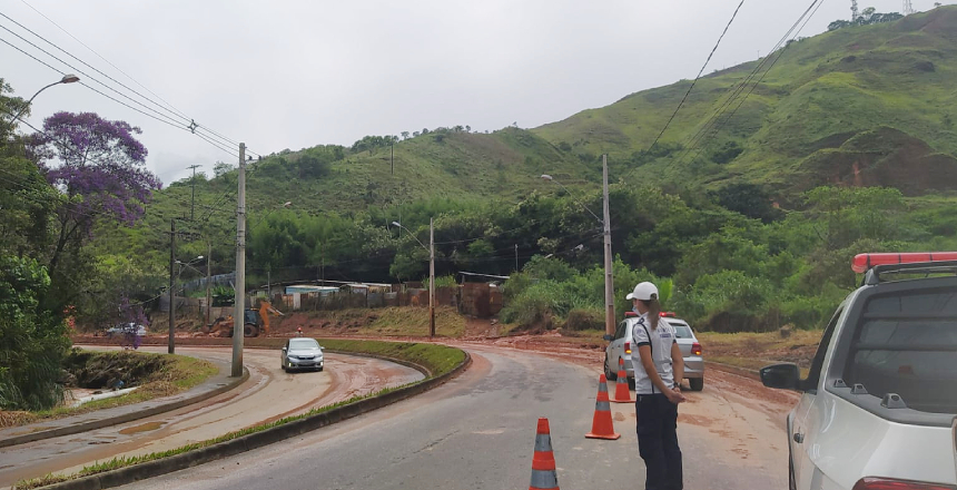 Portal de Notícias PJF | Furto de sinalização de trânsito no Linhares causa acidente com vítimas | SMU - 4/3/2022