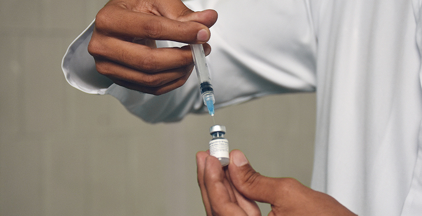 Prefeitura inicia imunização de trabalhadores da saúde com 3ª dose