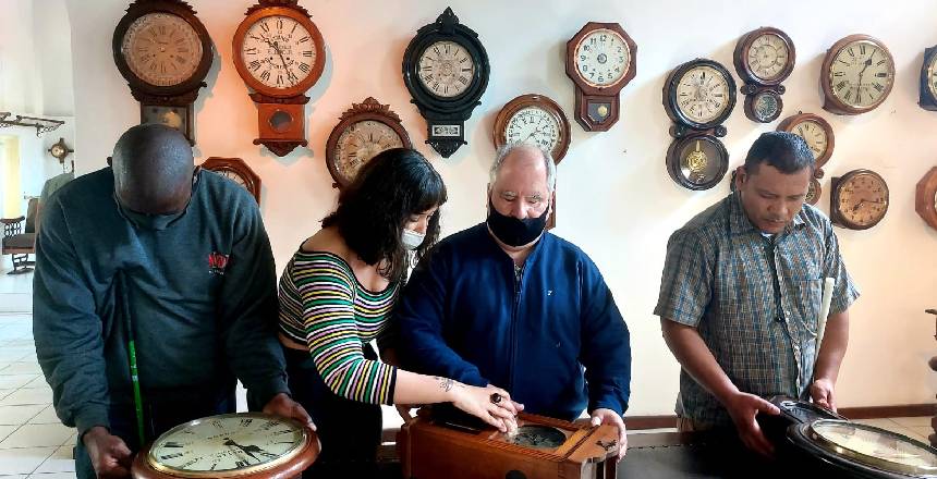 Portal de Notícias PJF | Deficientes visuais fazem visita guiada ao Museu Ferroviário | FUNALFA - 5/8/2022