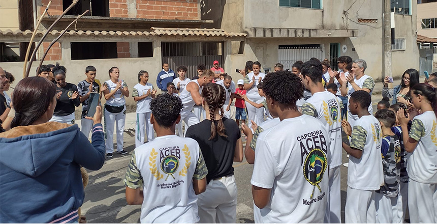 Portal de Notícias PJF | Rua de Brincar do bairro Ponte Preta recebe roda de capoeira e exposição de artesanato | SG - 9/8/2022