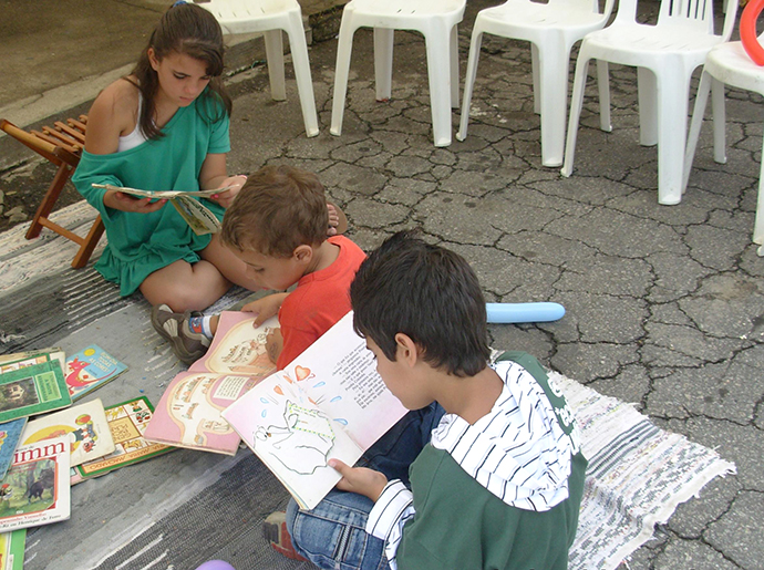 Portal de Notcias PJF | Secretaria de Educao lana campanha Faa uma criana feliz: doe um livro! | SE - 1/10/2014