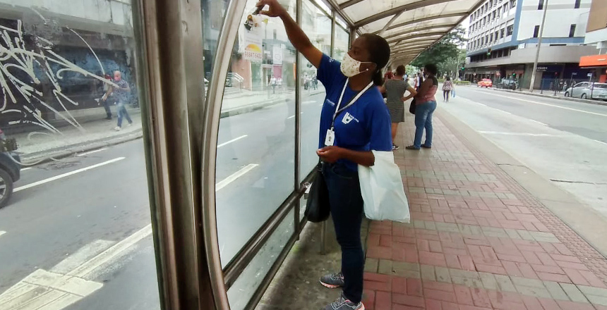 Portal de Notícias PJF | Pontos de ônibus da Avenida Rio Branco receberão serviço de lavação na noite desta quinta, 11 | DEMLURB - 11/8/2022