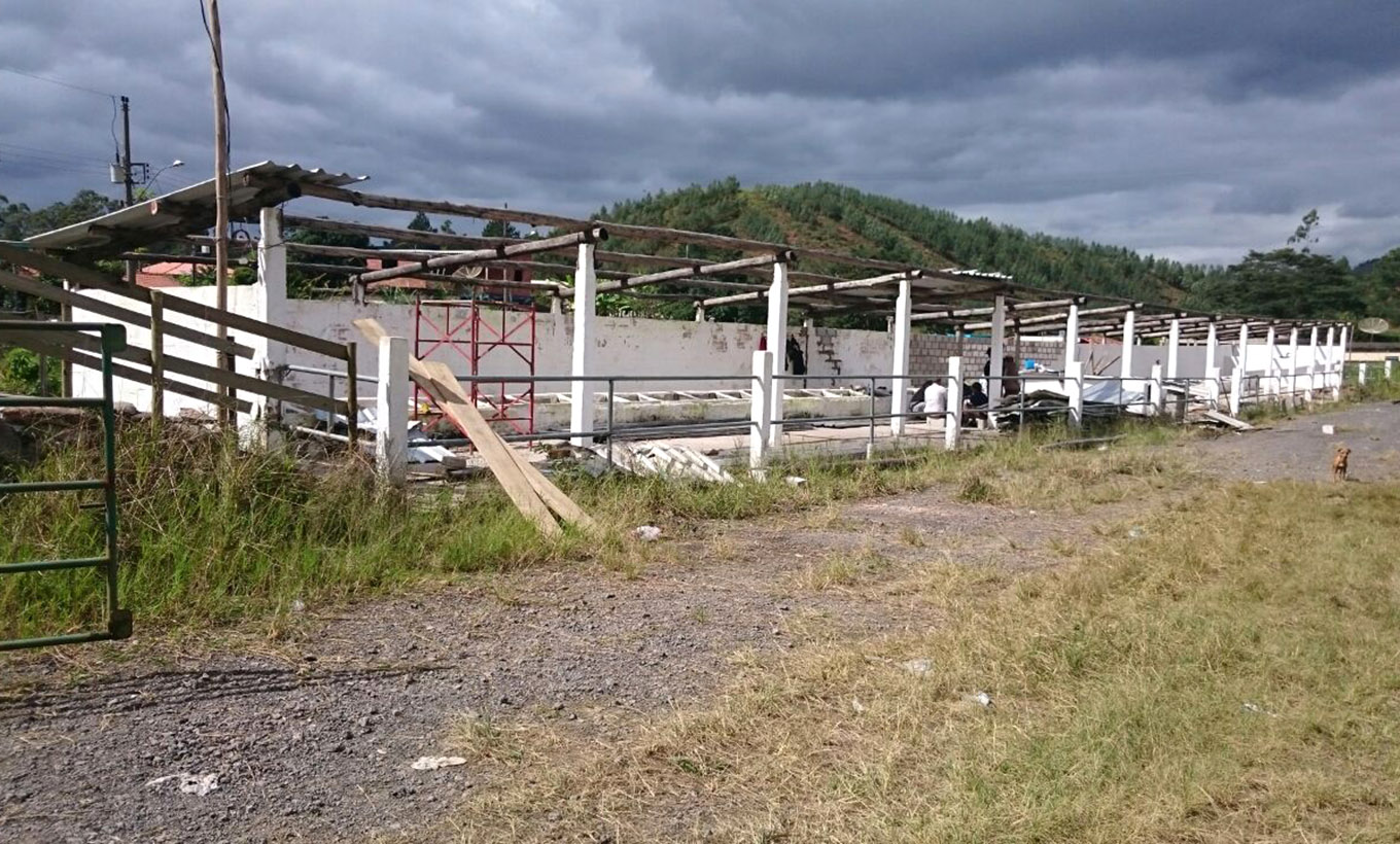 Portal de Notcias PJF | Secretaria de Obras reconstri galpo em Penido | SO - 25/5/2015