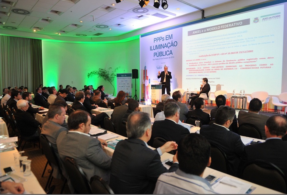 Portal de Notcias PJF |  Engenheiro da PJF ministra palestra em So Paulo sobre Iluminao Pblica | EMPAV - 30/10/2014