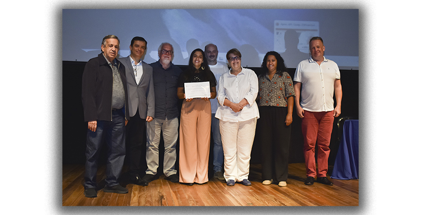 Portal de Notícias PJF | Prefeita entrega certificado do Arranjo Produtivo Local do Queijo Minas do Caminho Novo | PREFEITA - 14/4/2023