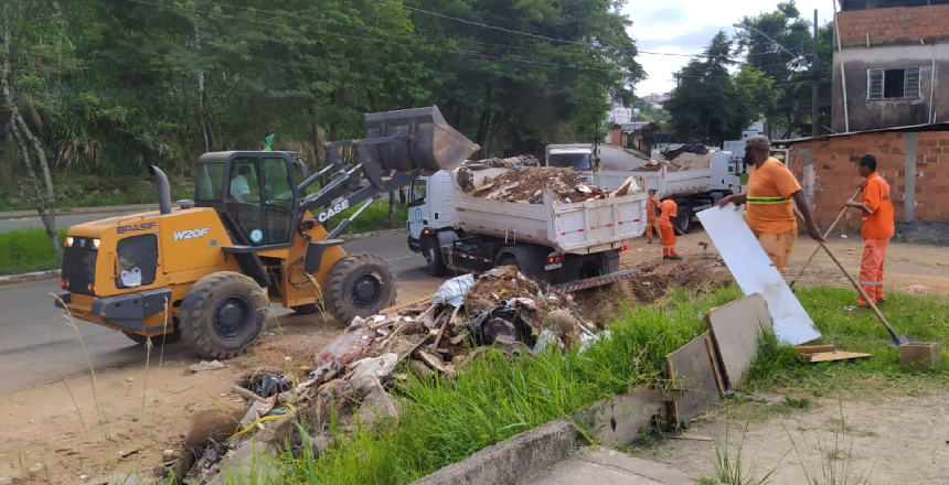Portal de Notícias PJF | Demlurb recolhe aproximadamente 59 toneladas de entulhos no bairro Santa Luzia | DEMLURB - 17/3/2022