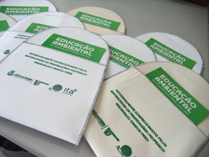 Portal de Notcias PJF | Demlurb promove distribuio de lixeiras para cmbio em blitz educativa | DEMLURB - 25/11/2014