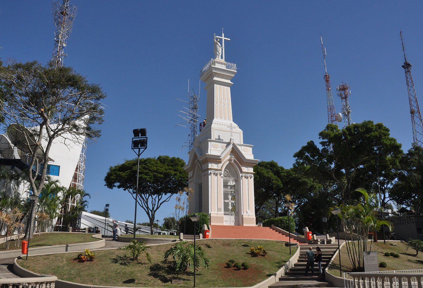 Portal de Notcias PJF | Morro do Cristo recebe mutiro de varrio do Demlurb | DEMLURB - 18/12/2014