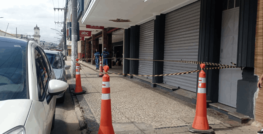 Portal de Notícias PJF | Fiscalização interdita cautelarmente marquise de cinema na Avenida Francisco Bernardino | SEDUPP - 31/3/2026
