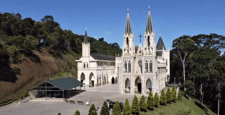 Portal de Notícias PJF | “Caminhando pela História” promove quatro visitas guiadas em comemoração ao aniversário da cidade | SETUR - 2/6/2026