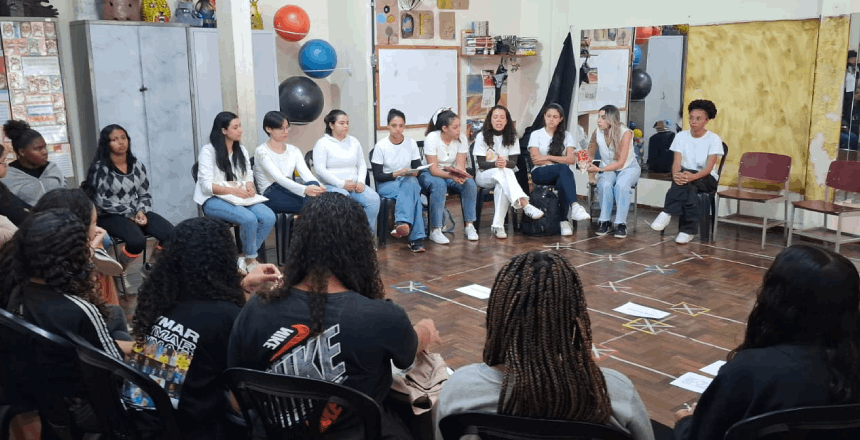 Portal de Notícias PJF | Secretaria das Mulheres promove atividade no CEM sobre saúde da mulher e enfrentamento à violência | MULHERES - 17/6/2026