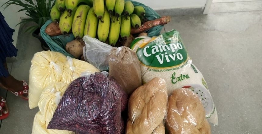 Portal de Notícias PJF | 300 famílias em situação de vulnerabilidade recebem cestas básicas | SEAPA - 22/12/2021