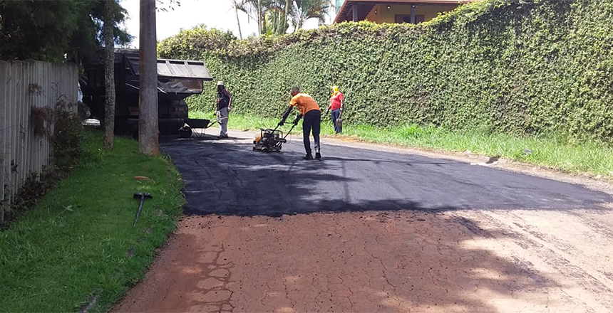 Portal de Notícias PJF | PJF realiza ações de tapa buraco, poda de árvores e limpeza de praças em diversos bairros da cidade no domingo, 22 | EMPAV - 23/1/2023