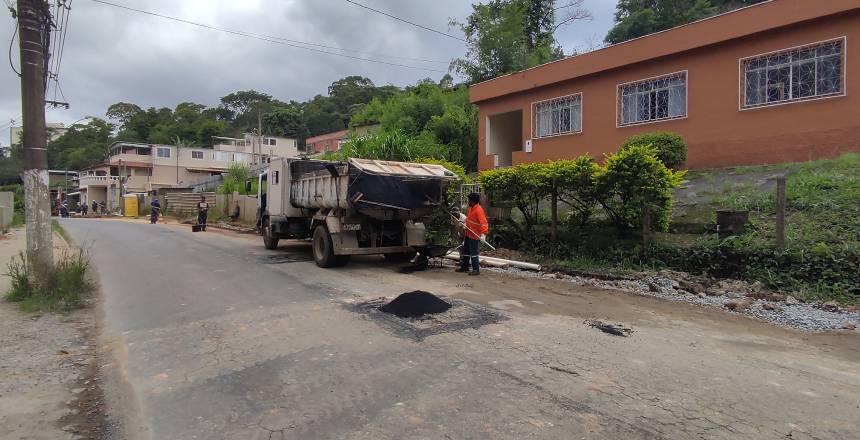 Portal de Notícias PJF | Empav realiza operação tapa-buracos no bairro São Pedro e em outras vias do município | EMPAV - 25/1/2022