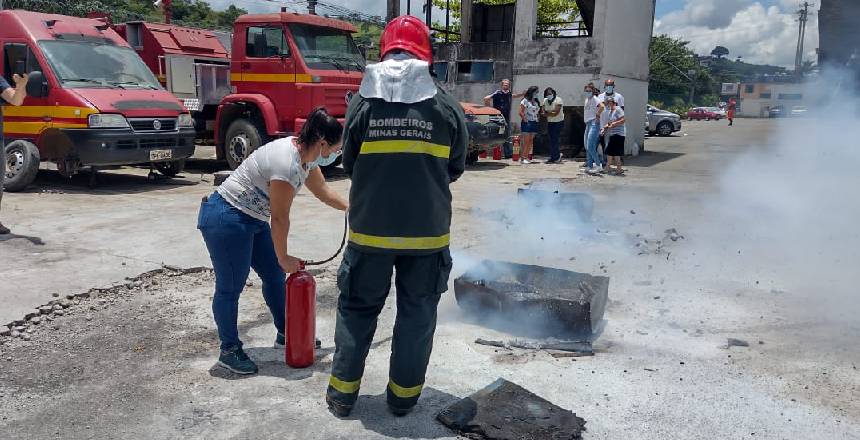 Portal de Notícias PJF | Servidores da saúde realizam treinamento com brigada de incêndio | SS - 26/1/2022
