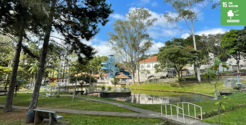 Portal de Notícias PJF | “Caminhando pela História” oferece visita guiada ao Parque Municipal nesta quinta, 30 | SETUR - 27/11/2023
