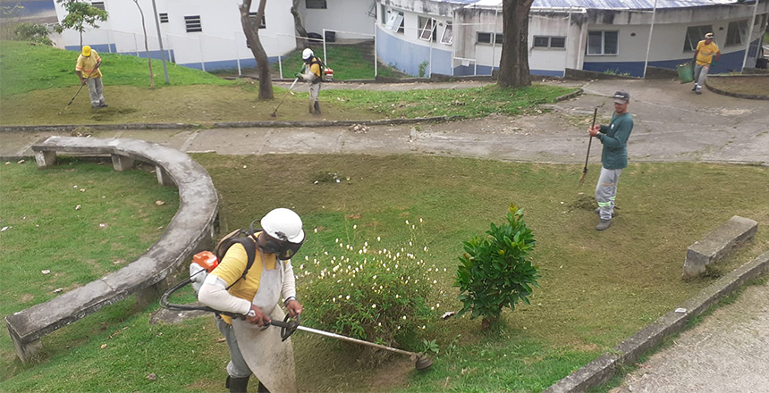 Portal de Notcias PJF | Prefeitura atende 13 bairros com servios de poda de grama em dois dias | EMPAV - 29/3/2023