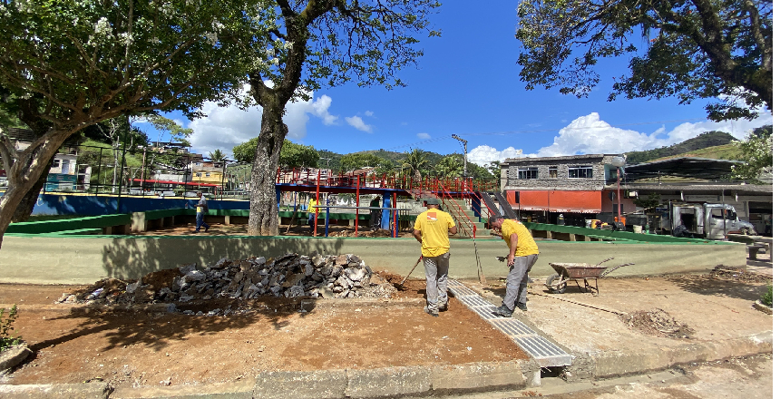 Portal de Notícias PJF | Revitalização da praça do bairro Jardim Esperança entra na reta final | EMPAV - 29/12/2022