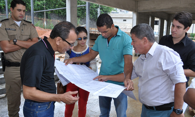 Portal de Notcias PJF | JF + Cidadania  Secretrio visita obras do Complexo Travessia | SG - 30/3/2015