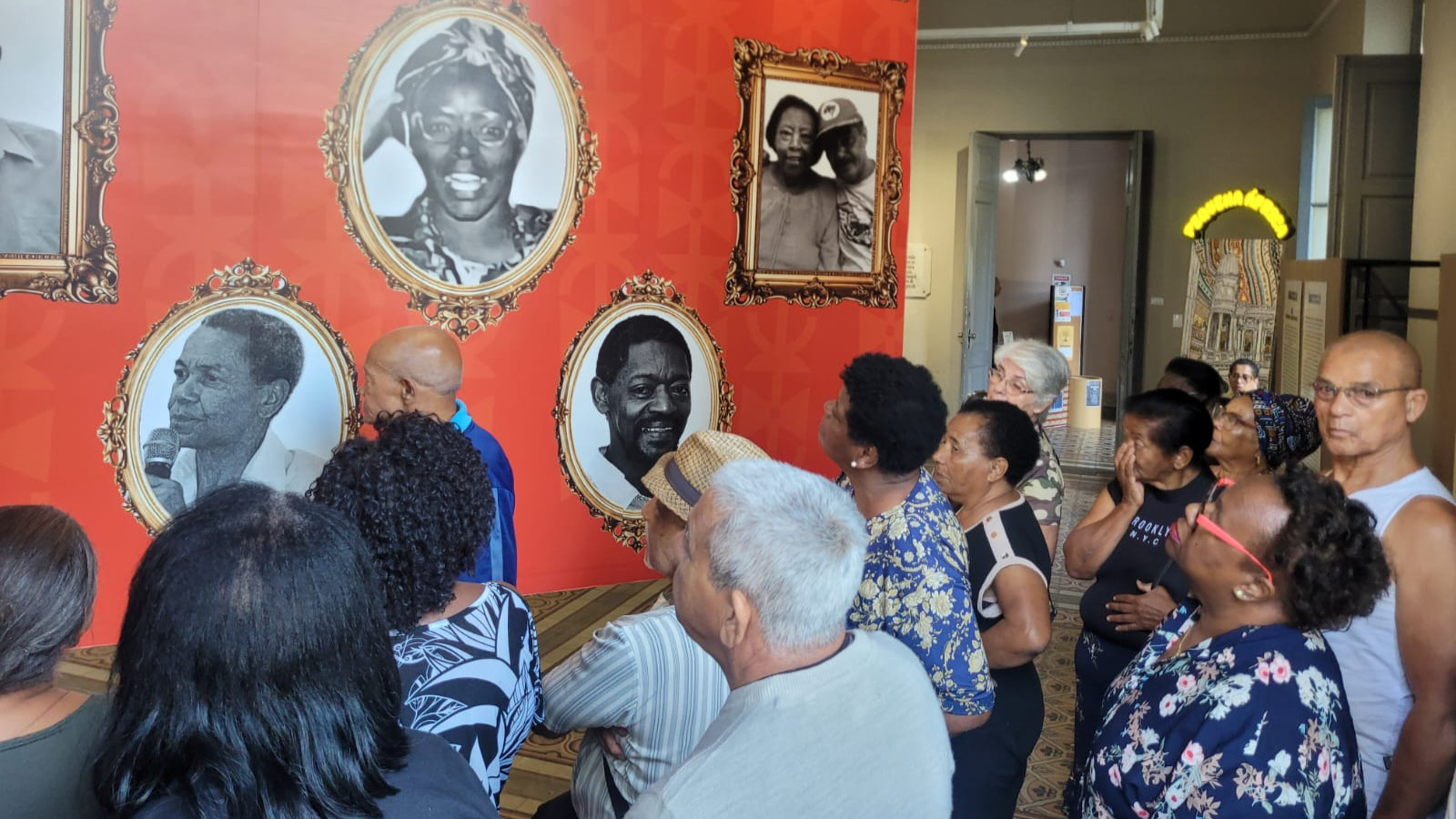 Portal de Notícias PJF | “Caminhando pela História” leva grupo de pessoas idosas ao Centro de Preservação da Memória Negra | SETUR - 7/8/2026