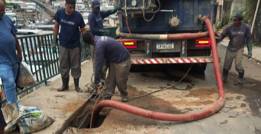 Portal de Notícias PJF | Prefeitura retira mais de 76 toneladas de lixo das bocas de lobo em março; são 143,4 toneladas no ano | SO - 13/4/2026