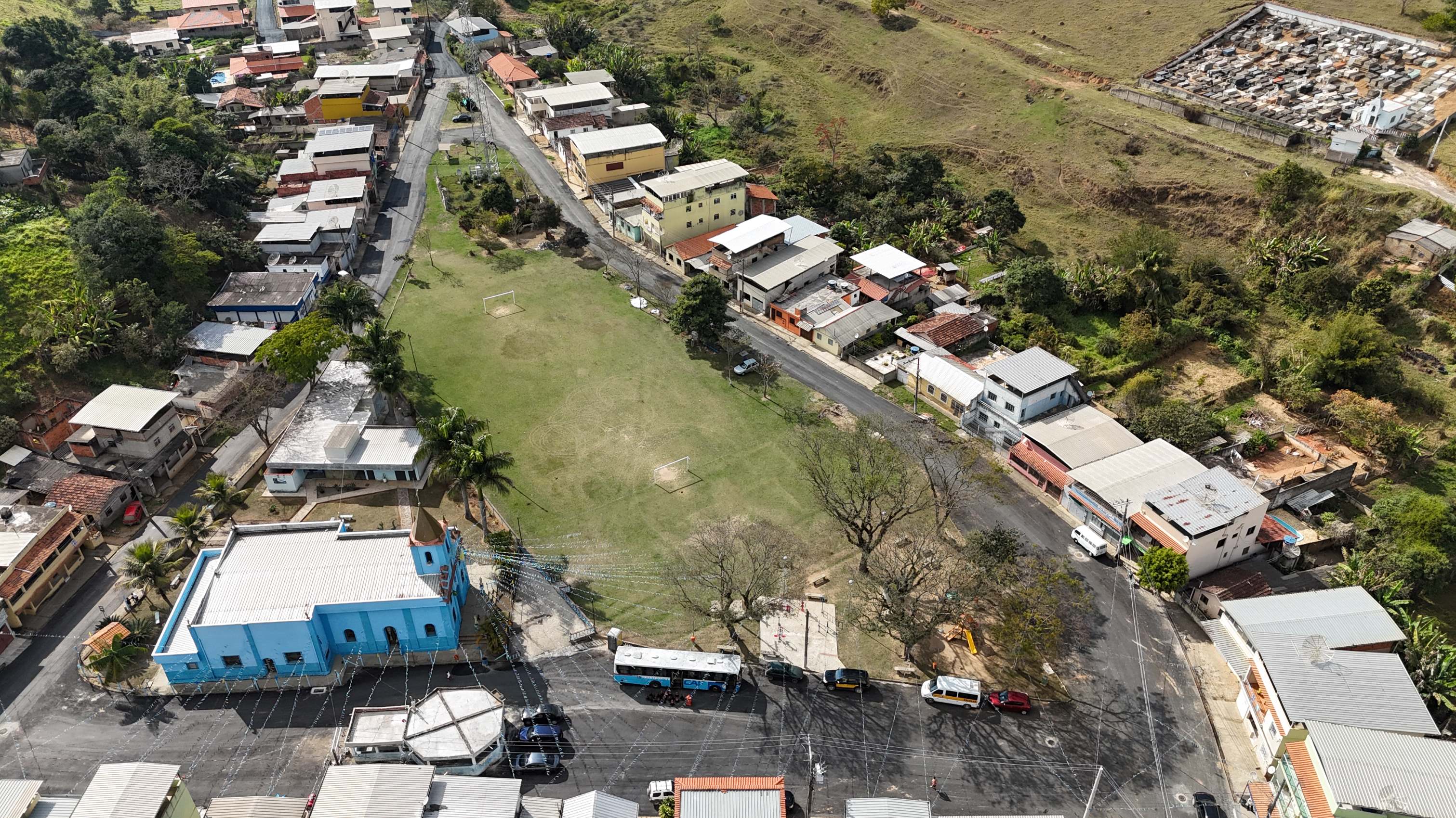 Portal de Notícias PJF | Prefeitura finaliza pavimentação nas ruas do distrito de Humaitá de Minas | EMPAV - 8/8/2025