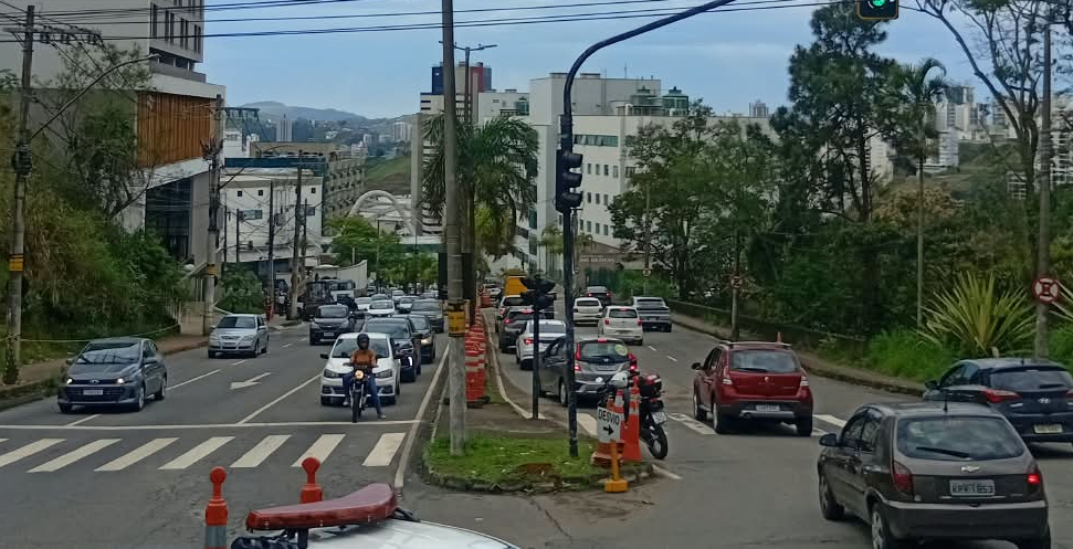 Portal de Notícias PJF | Trânsito está normalizado na Avenida Presidente Itamar Franco após conclusão das demolições | SMU - 7/10/2026