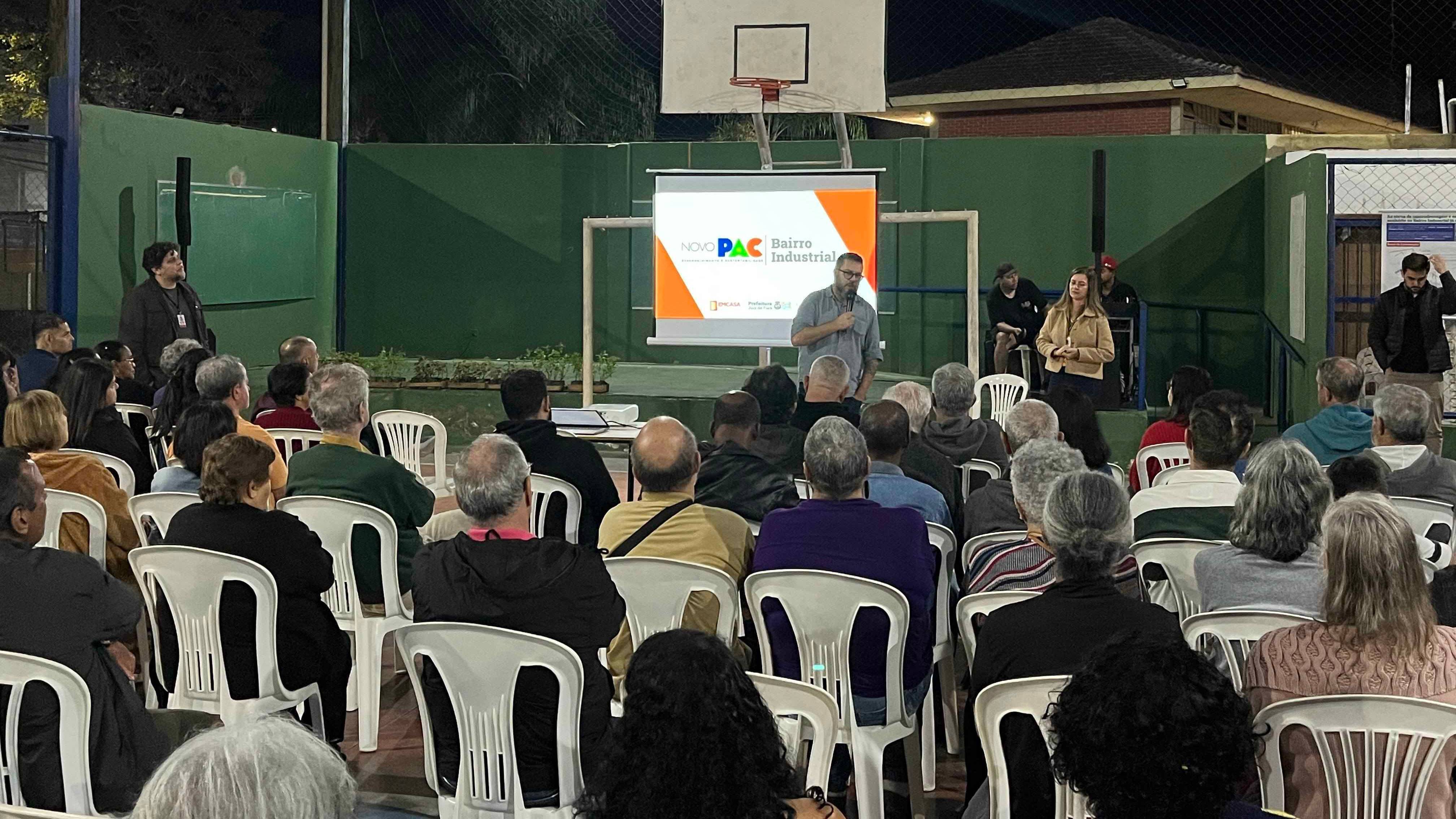 Portal de Notícias PJF | Novo PAC: Prefeitura se reúne com comunidade para tira-dúvidas sobre obras de macrodrenagem e esgotamento no Bairro Industrial | EMCASA - 3/7/2026