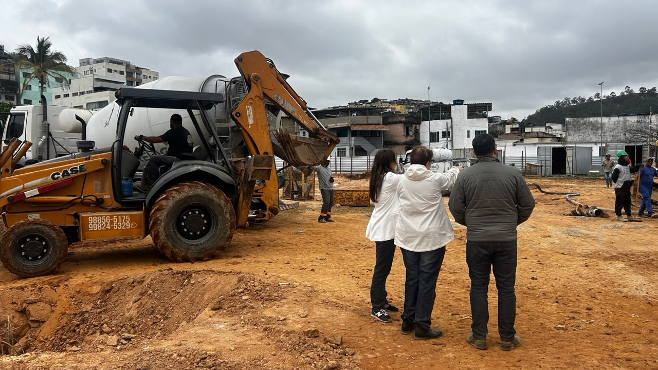 Portal de Notícias PJF | Prefeita vistoria obras de macrodrenagem, saúde e contenção em diferentes bairros | PREFEITA - 11/8/2026