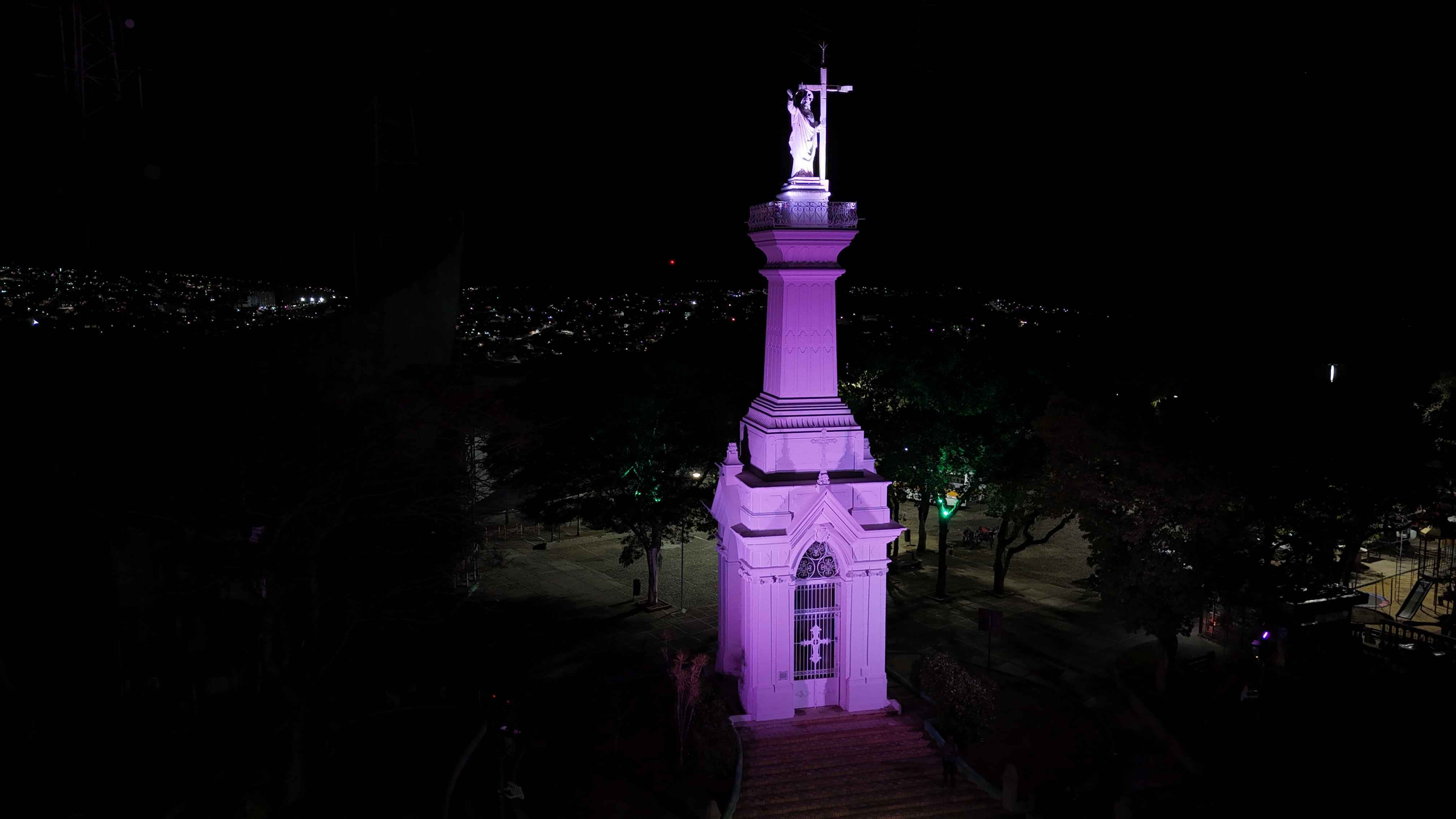 Portal de Notícias PJF | Agosto Lilás: iluminação especial reforça apoio à campanha pelo fim da violência contra a mulher | EMPAV - 12/8/2026
