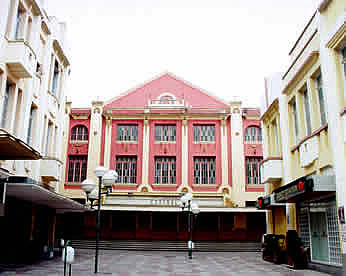 central.jpg (14070 bytes)