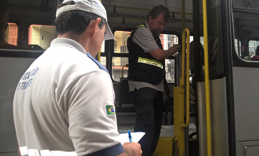 Portal de Notícias PJF | Dois ônibus do serviço de transporte coletivo são recolhidos durante operação da Settra | SETTRA - 1/3/2018