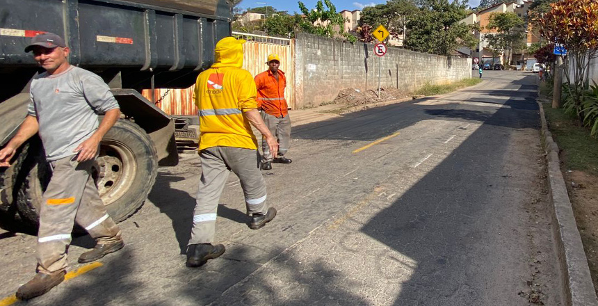 Portal de Notícias PJF | Acesso Norte e 13 bairros são atendidos pela operação tapa-buracos nesta segunda-feira, 1º | EMPAV - 1/8/2022