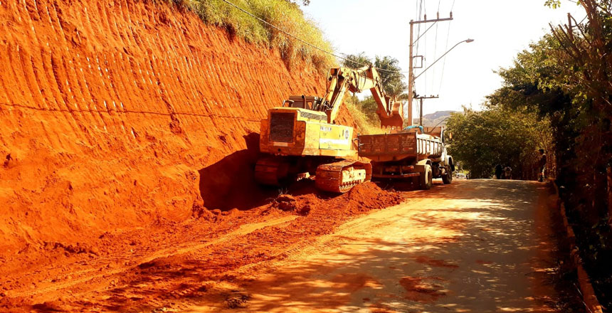 Portal de Notcias PJF | Secretaria de Obras faz retirada de terra e manuteno de vias | SO - 3/6/2020