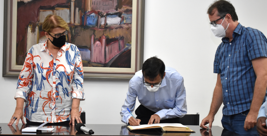 Portal de Not�cias PJF | Ivan Chebli � empossado como Secret�rio de Sa�de | SS - 4/2/2022