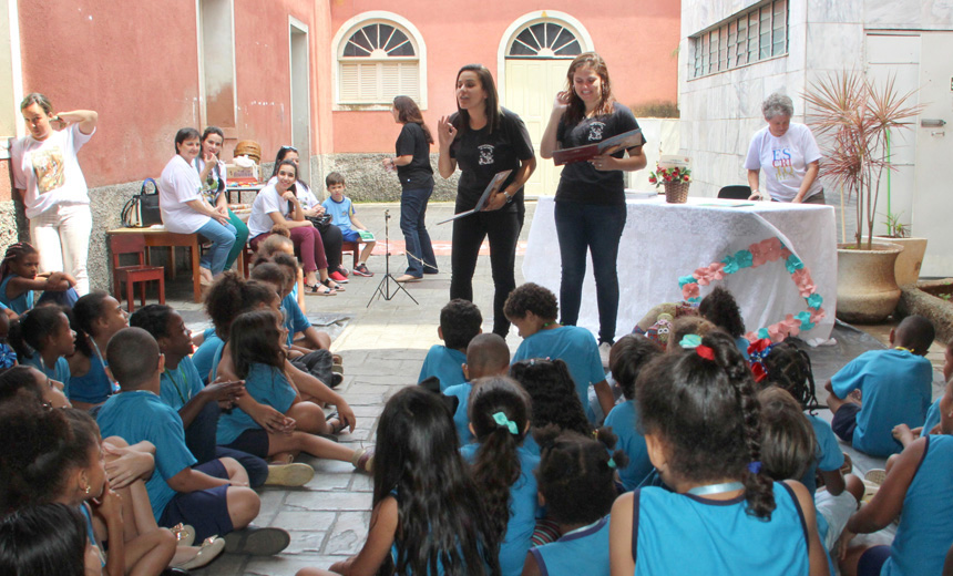 Portal de Notcias PJF | Escola do Furtado de Menezes recebe contadoras de histrias | FUNALFA - 4/10/2018