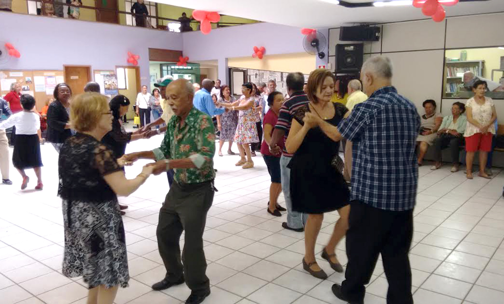 Portal de Notcias PJF | Centro de Convivncia promove baile para homenagear mes e idosos | SDS - 5/5/2016