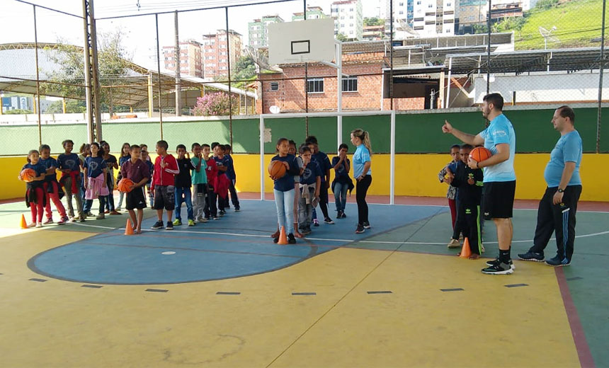 Portal de Notcias PJF | SEL leva esporte e recreao aos alunos da Escola Municipal "Eunice Alves Vieira" | SEL - 7/12/2018