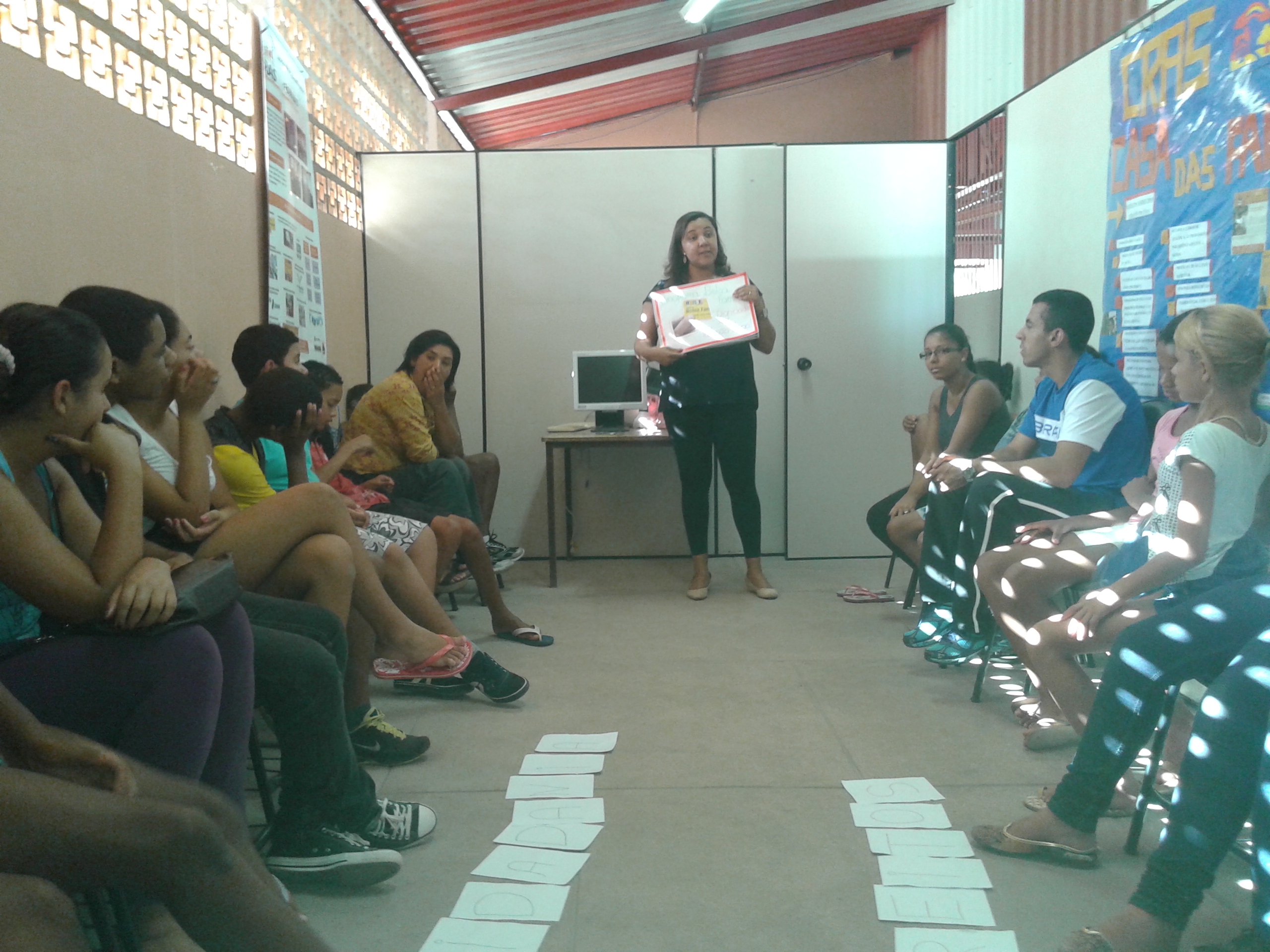 Portal de Not�cias PJF | Crian�as e jovens do Curumim S�o Benedito visitam as novas instala��es do Cras Leste S�o Benedito | SDS - 22/4/2014