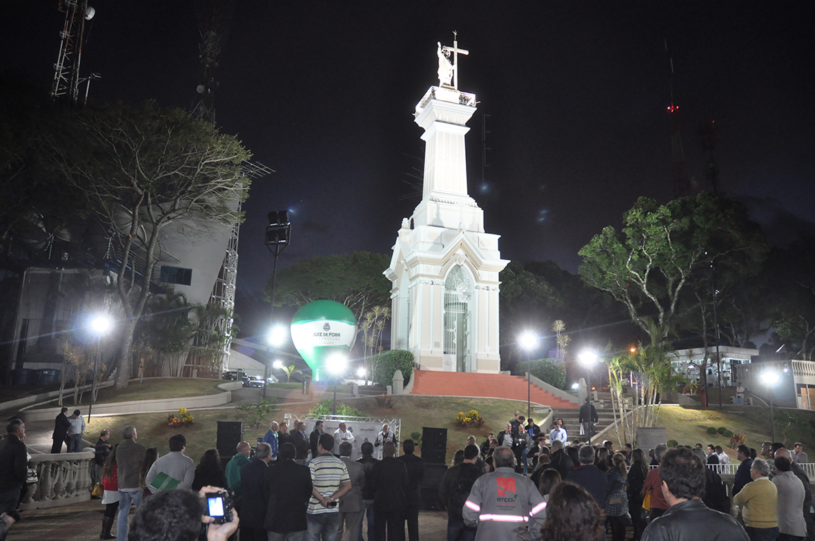 Portal de Not�cias PJF | Prefeito inaugura revitaliza��o do Morro do Imperador | PREFEITO - 28/5/2014