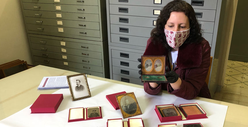 Portal de Notcias PJF | Historiadora apresenta curiosidades sobre coleo rara de fotografias do Museu   | MUSEU MARIANO PROCPIO - 10/7/2020