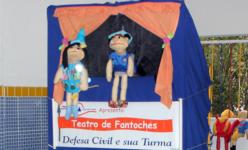 Portal de Notcias PJF | Defesa Civil retoma projeto "Teatro de Fantoches" nas escolas | DEFESA CIVIL - 11/8/2017