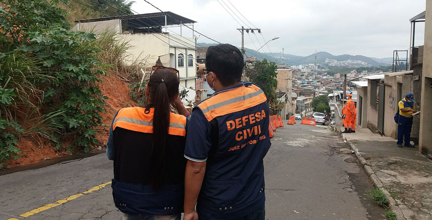 Portal de Not�cias PJF | PJF e UFJF apresentam relat�rio �JF Mais Resiliente� aos poderes municipais | DEFESA CIVIL - 11/12/2020