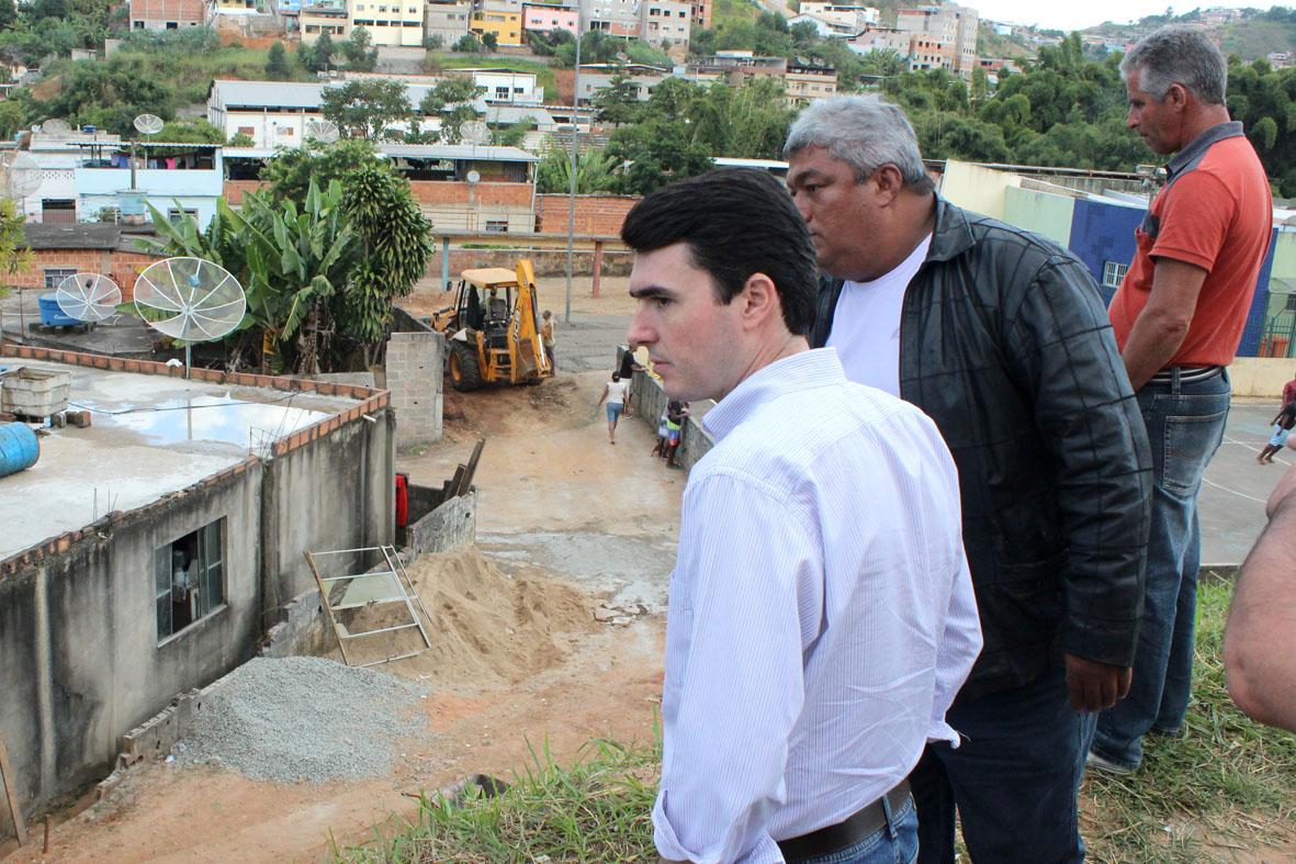 Portal de Not�cias PJF | Pra�a do Bairro Vila Esperan�a 1 � revitalizada  | SECOM - 7/5/2013