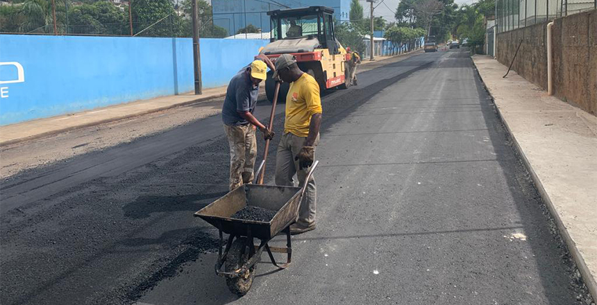 Portal de Not�cias PJF | PJF finaliza pavimenta��o de duas vias do bairro Aeroporto | EMPAV - 12/4/2023