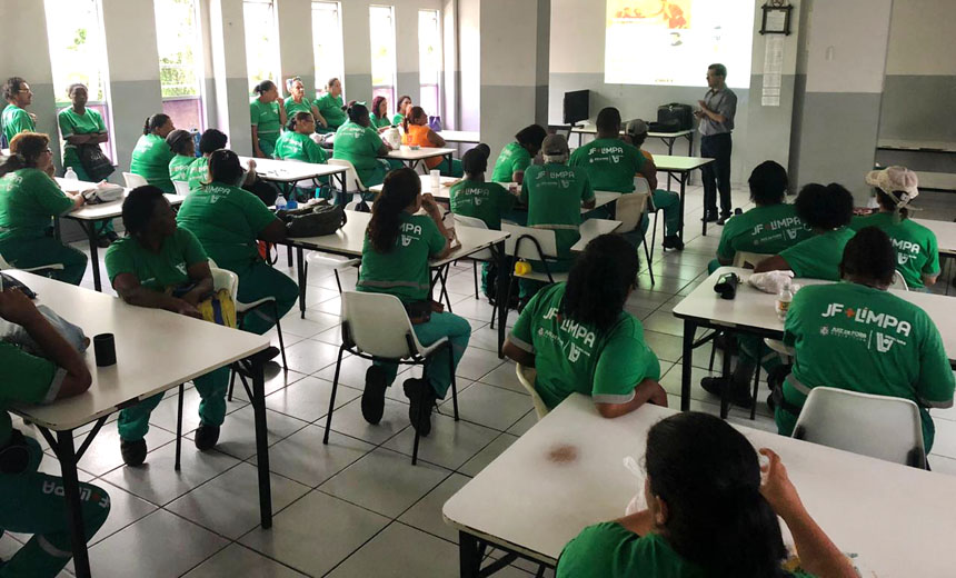 Portal de Not�cias PJF | Segunda palestra sobre educa��o financeira para iniciantes � ministrada no Demlurb | DEMLURB - 13/5/2019