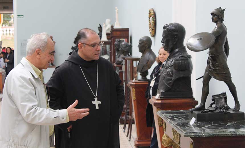 Portal de Notícias PJF | Museu recebe visita do bispo de Petrópolis | MUSEU MARIANO PROCÓPIO - 13/7/2017