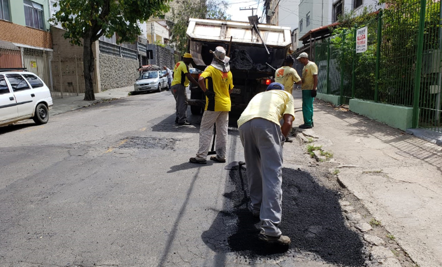 Portal de Notcias PJF | Empav realiza operao tapa-buracos em seis bairros nesta quarta | EMPAV - 14/11/2018